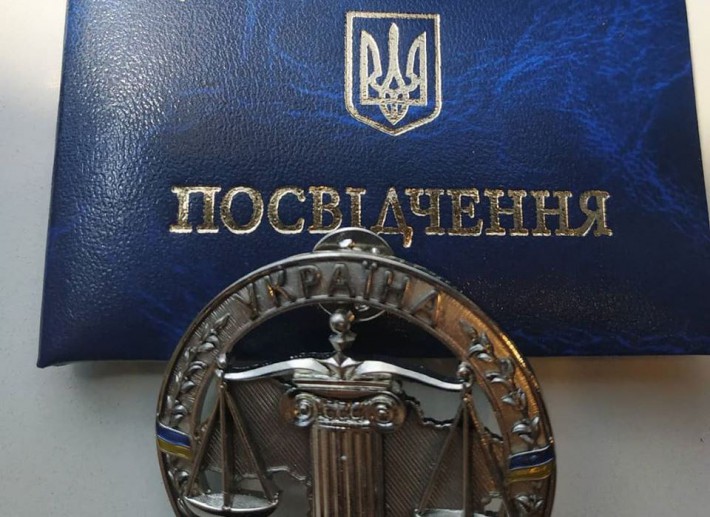 Новопризначені судді здійснюватимуть правосуддя з новими нагрудними знаками