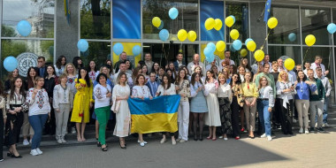 День вишиванки в Україні - нескорені й рішучі, оповиті родинною пам'яттю й любов'ю в сім'ї