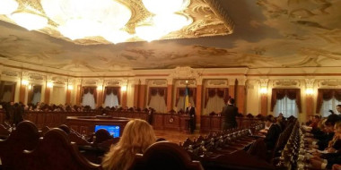 Пленум Верховного Суду України вважає неконституційним ліквідацію вищих судів і самого ВСУ
